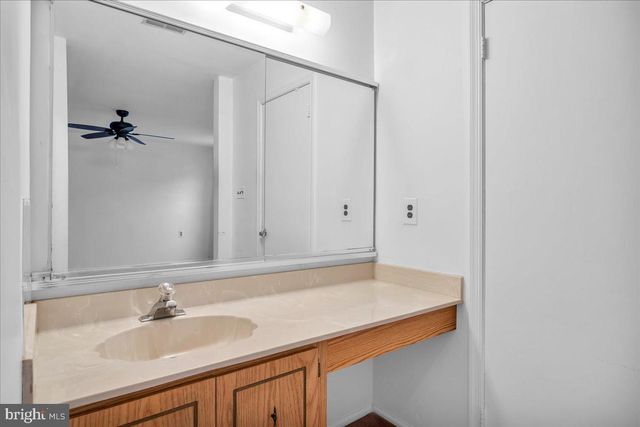 2 EMORY LN, Mount Laurel, NJ 08054