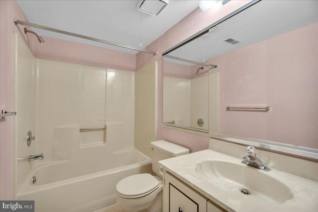 2 EMORY LN, Mount Laurel, NJ 08054