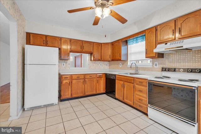 2 EMORY LN, Mount Laurel, NJ 08054