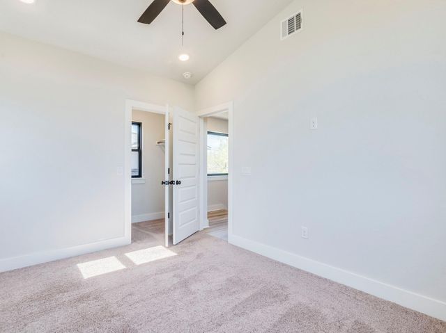 206 E Wonsley DR B, Austin, TX 78753