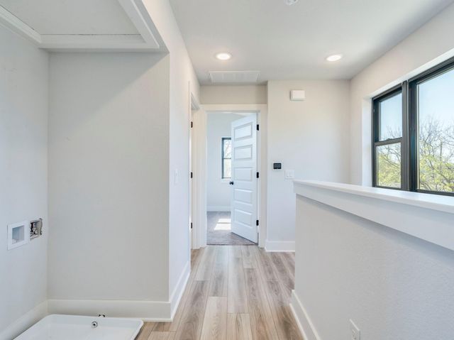 206 E Wonsley DR B, Austin, TX 78753