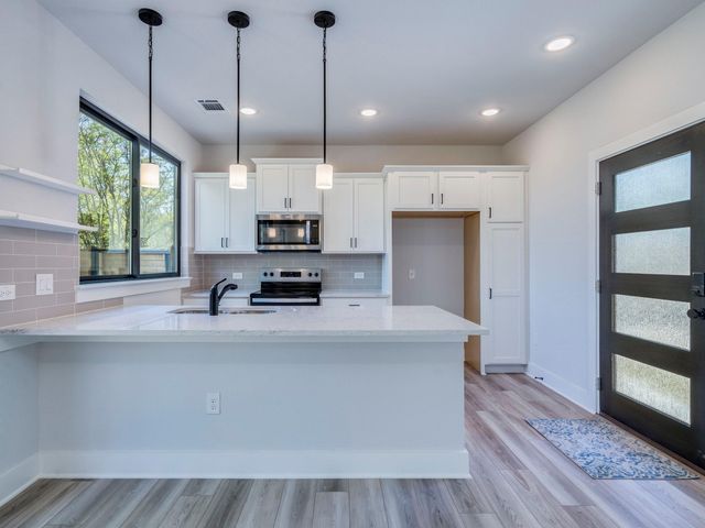 206 E Wonsley DR B, Austin, TX 78753