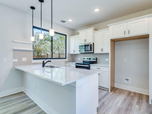 206 E Wonsley DR B, Austin, TX 78753