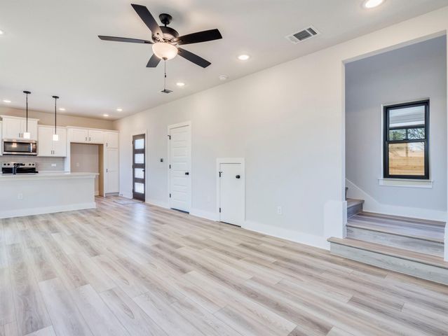 206 E Wonsley DR B, Austin, TX 78753