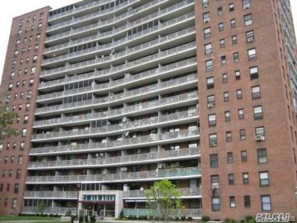 61-15 98th Street 5E, Rego Park, NY 11374 — photo 2