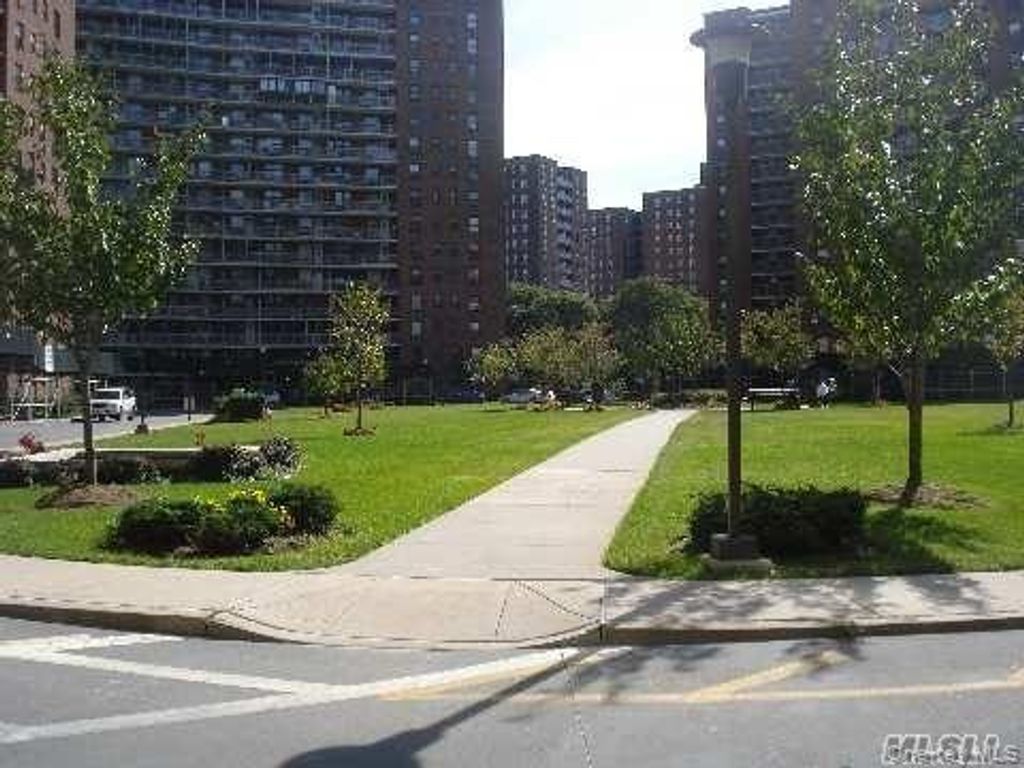 61-15 98th Street 5E, Rego Park, NY 11374 — photo 3