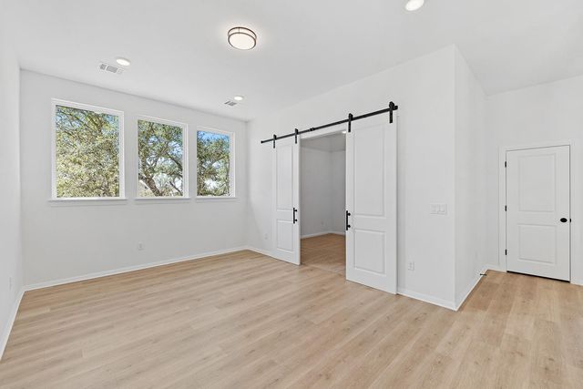 304 Barnstorm LN, Georgetown, TX 78628