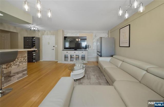 90 Prospect Avenue 6A, Hackensack, NJ 07601