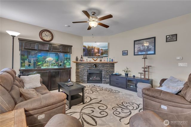 910 Boatman NW, Orting, WA 98360