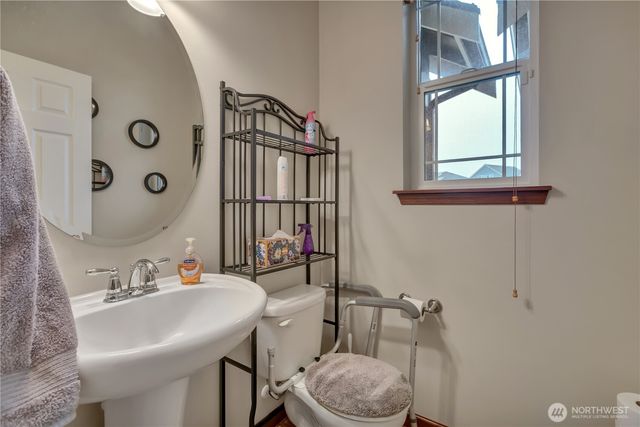 910 Boatman NW, Orting, WA 98360