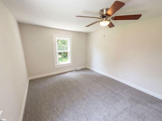 202 E Centennial Street, Clinton, SC 29325