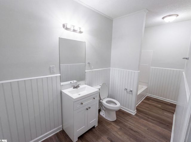202 E Centennial Street, Clinton, SC 29325