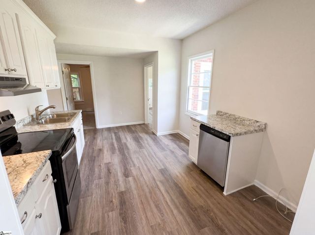 202 E Centennial Street, Clinton, SC 29325
