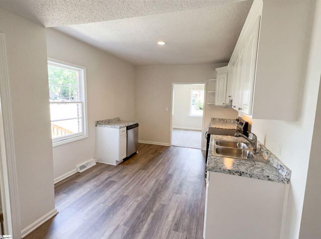 202 E Centennial Street, Clinton, SC 29325
