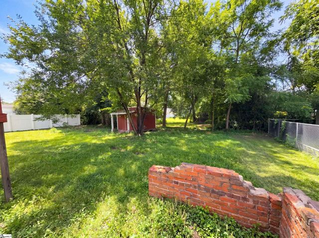 202 E Centennial Street, Clinton, SC 29325
