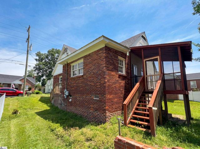 202 E Centennial Street, Clinton, SC 29325