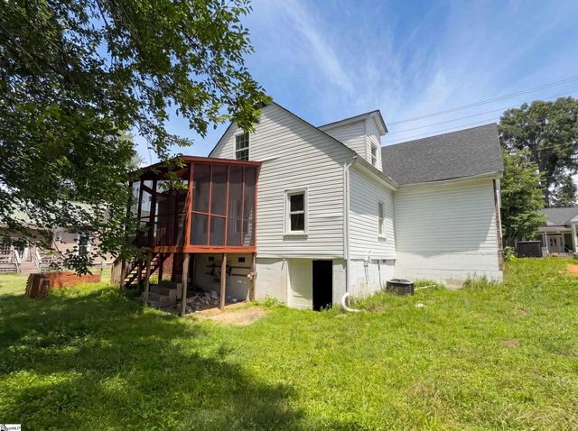 202 E Centennial Street, Clinton, SC 29325