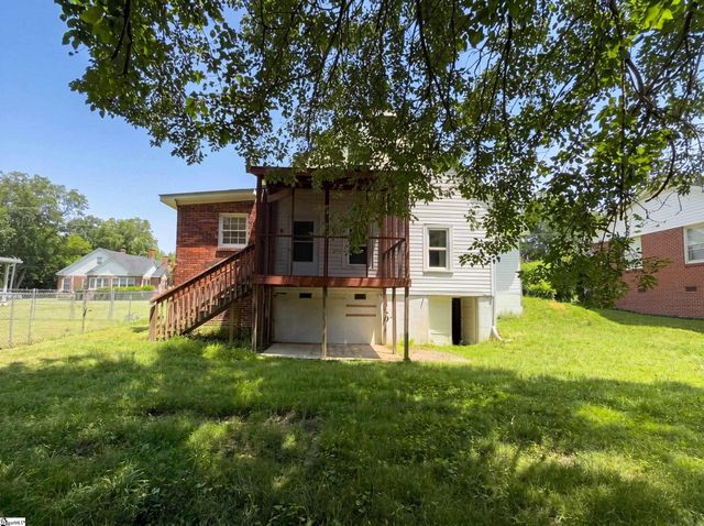 202 E Centennial Street, Clinton, SC 29325