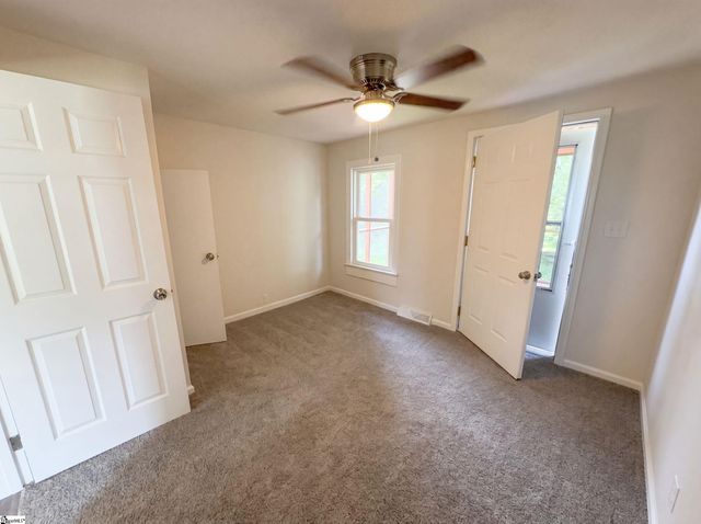 202 E Centennial Street, Clinton, SC 29325