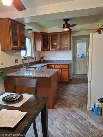 4821 Shelbyshire Drive, Shelby Charter Township, MI 48316