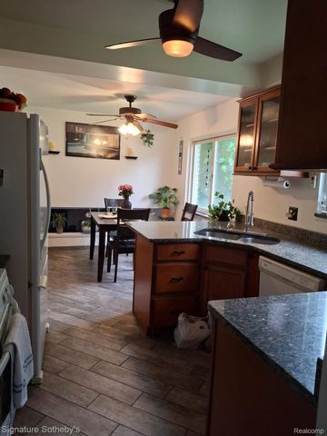 4821 Shelbyshire Drive, Shelby Charter Township, MI 48316
