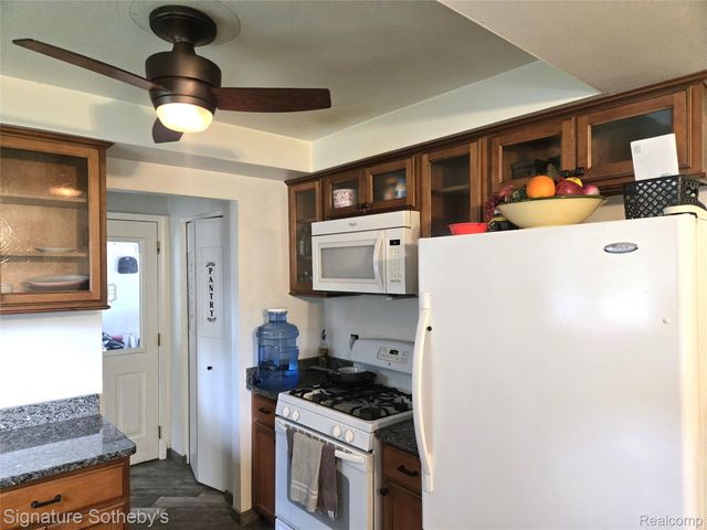 4821 Shelbyshire Drive, Shelby Charter Township, MI 48316