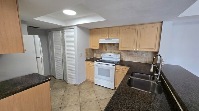 9066 W Atlantic Boulevard 436, Coral Springs, FL 33071