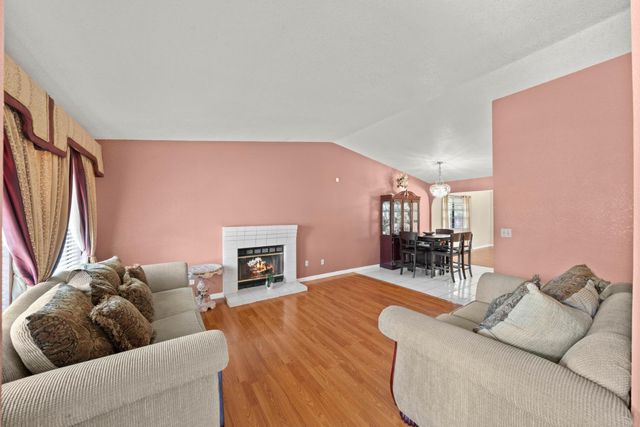 4865 Bamford Dr, Sacramento, CA 95823