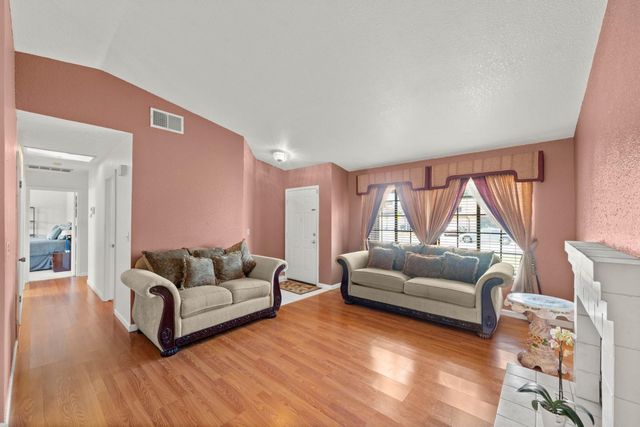 4865 Bamford Dr, Sacramento, CA 95823