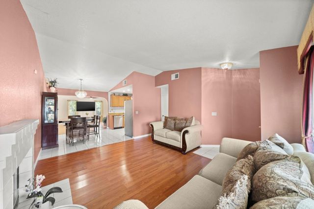 4865 Bamford Dr, Sacramento, CA 95823