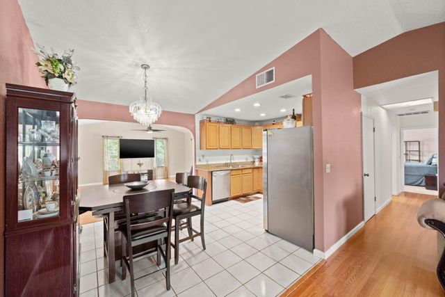 4865 Bamford Dr, Sacramento, CA 95823