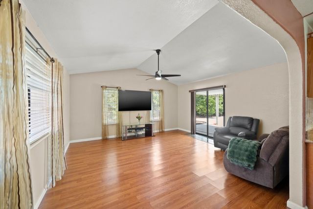 4865 Bamford Dr, Sacramento, CA 95823