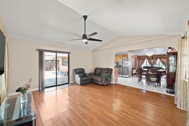 4865 Bamford Dr, Sacramento, CA 95823
