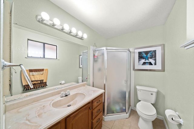 4865 Bamford Dr, Sacramento, CA 95823