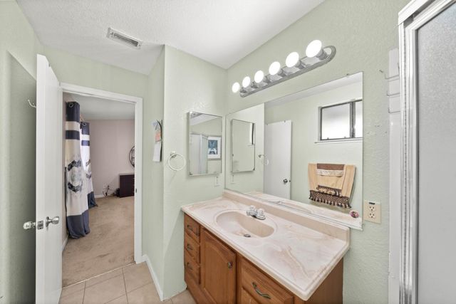 4865 Bamford Dr, Sacramento, CA 95823