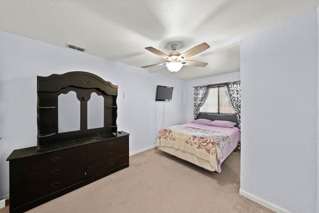 4865 Bamford Dr, Sacramento, CA 95823