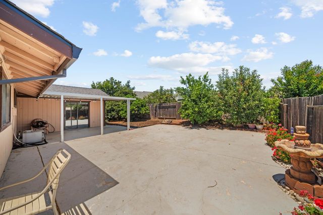 4865 Bamford Dr, Sacramento, CA 95823