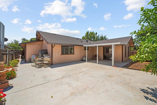 4865 Bamford Dr, Sacramento, CA 95823