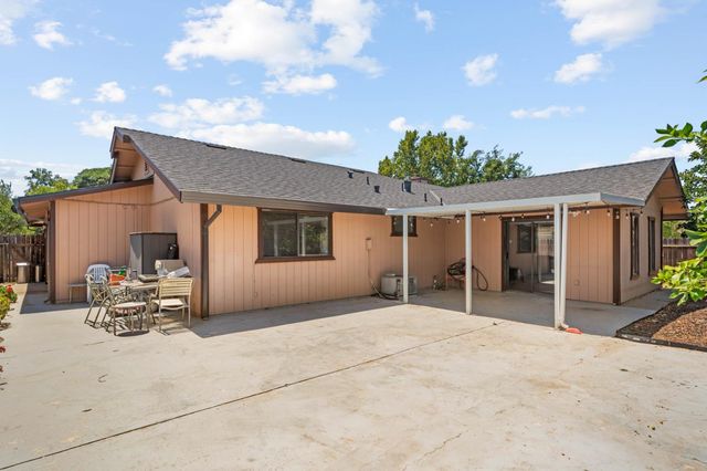 4865 Bamford Dr, Sacramento, CA 95823