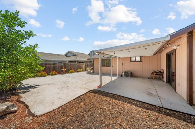 4865 Bamford Dr, Sacramento, CA 95823
