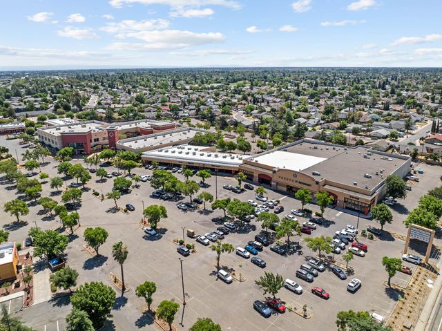 4865 Bamford Dr, Sacramento, CA 95823