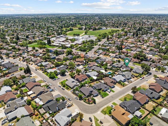 4865 Bamford Dr, Sacramento, CA 95823