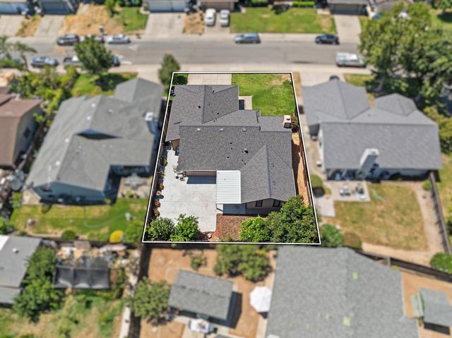 4865 Bamford Dr, Sacramento, CA 95823