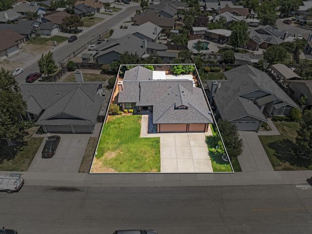 4865 Bamford Dr, Sacramento, CA 95823