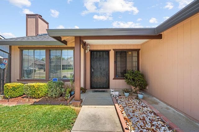 4865 Bamford Dr, Sacramento, CA 95823