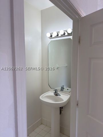 677 NW 42nd Ave 677, Plantation, FL 33317
