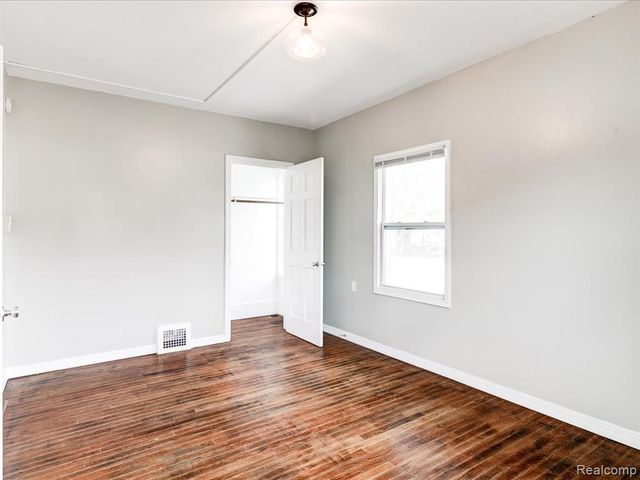 1639 Lapeer Avenue, Port Huron, MI 48060