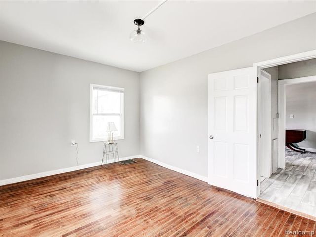 1639 Lapeer Avenue, Port Huron, MI 48060