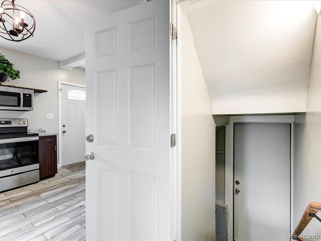 1639 Lapeer Avenue, Port Huron, MI 48060