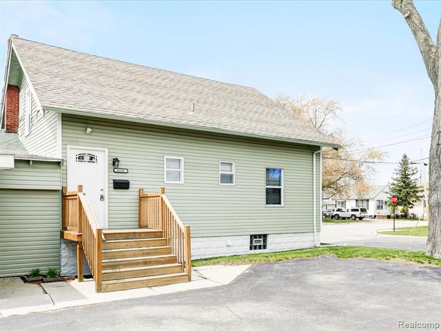 1639 Lapeer Avenue, Port Huron, MI 48060